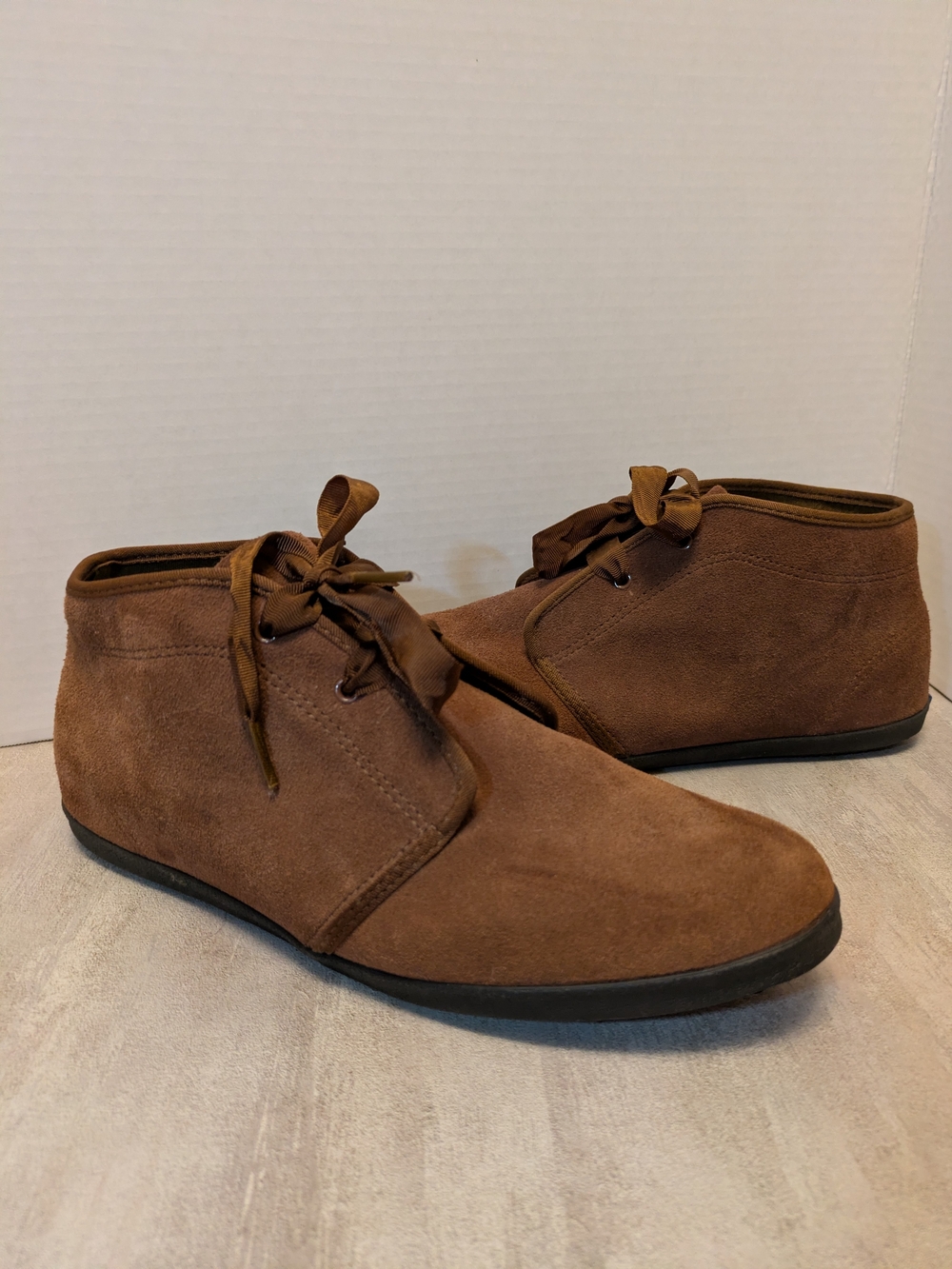 Vintage Keds brown suede ankle boots with lace-up ribbon style laces. Size 10 M.